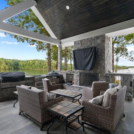 Rare Find Best Lot With Dock And Views On Lake Winchester Eksteriør billede