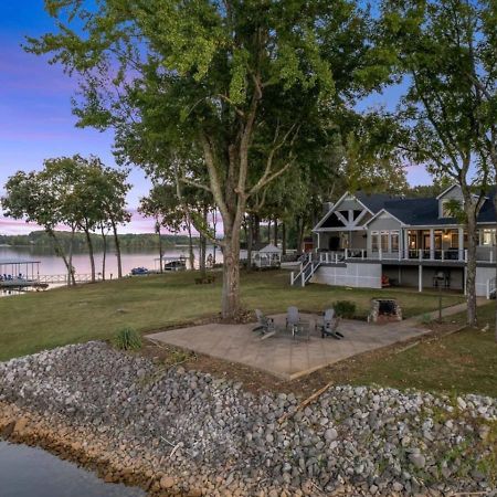 Rare Find Best Lot With Dock And Views On Lake Winchester Eksteriør billede