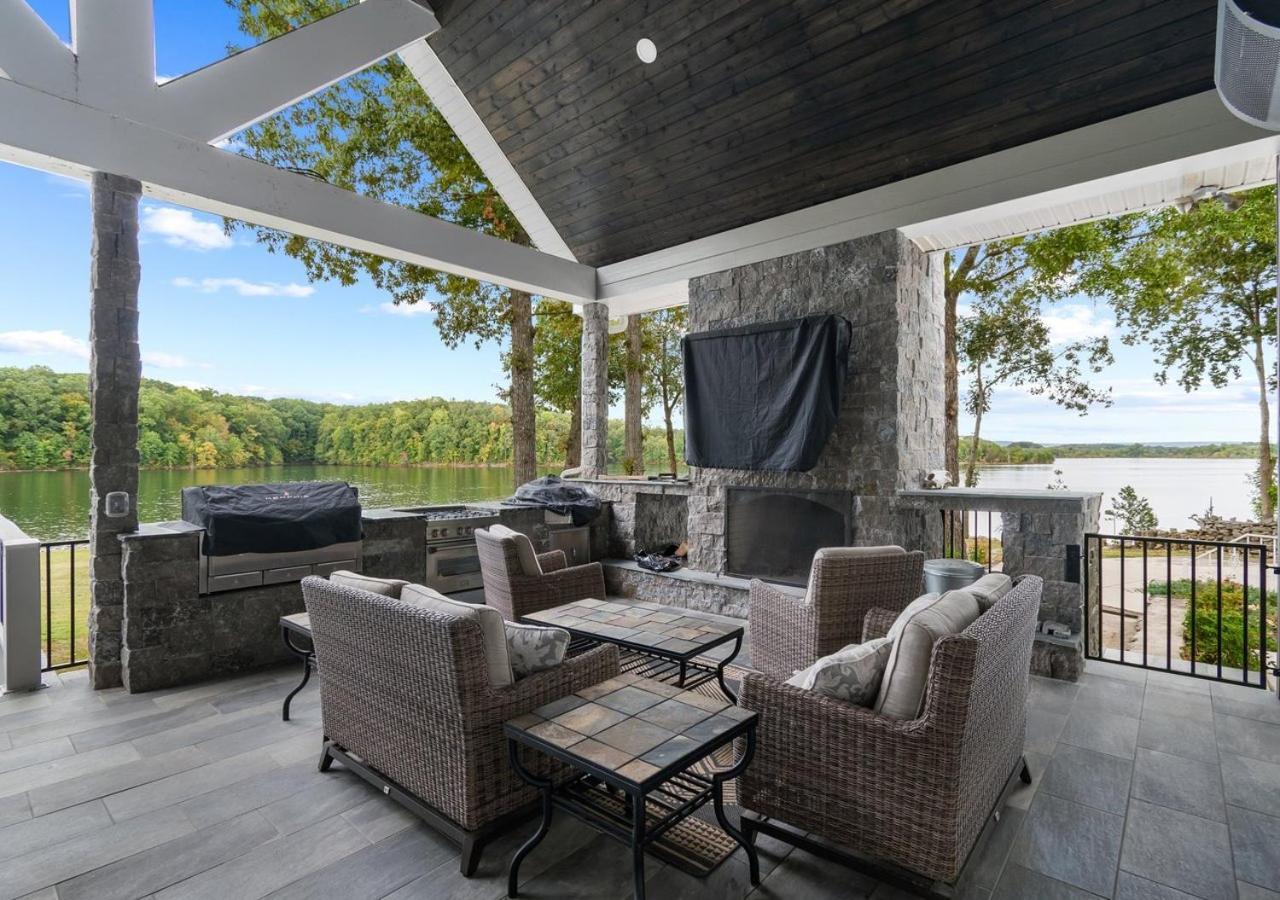 Rare Find Best Lot With Dock And Views On Lake Winchester Eksteriør billede