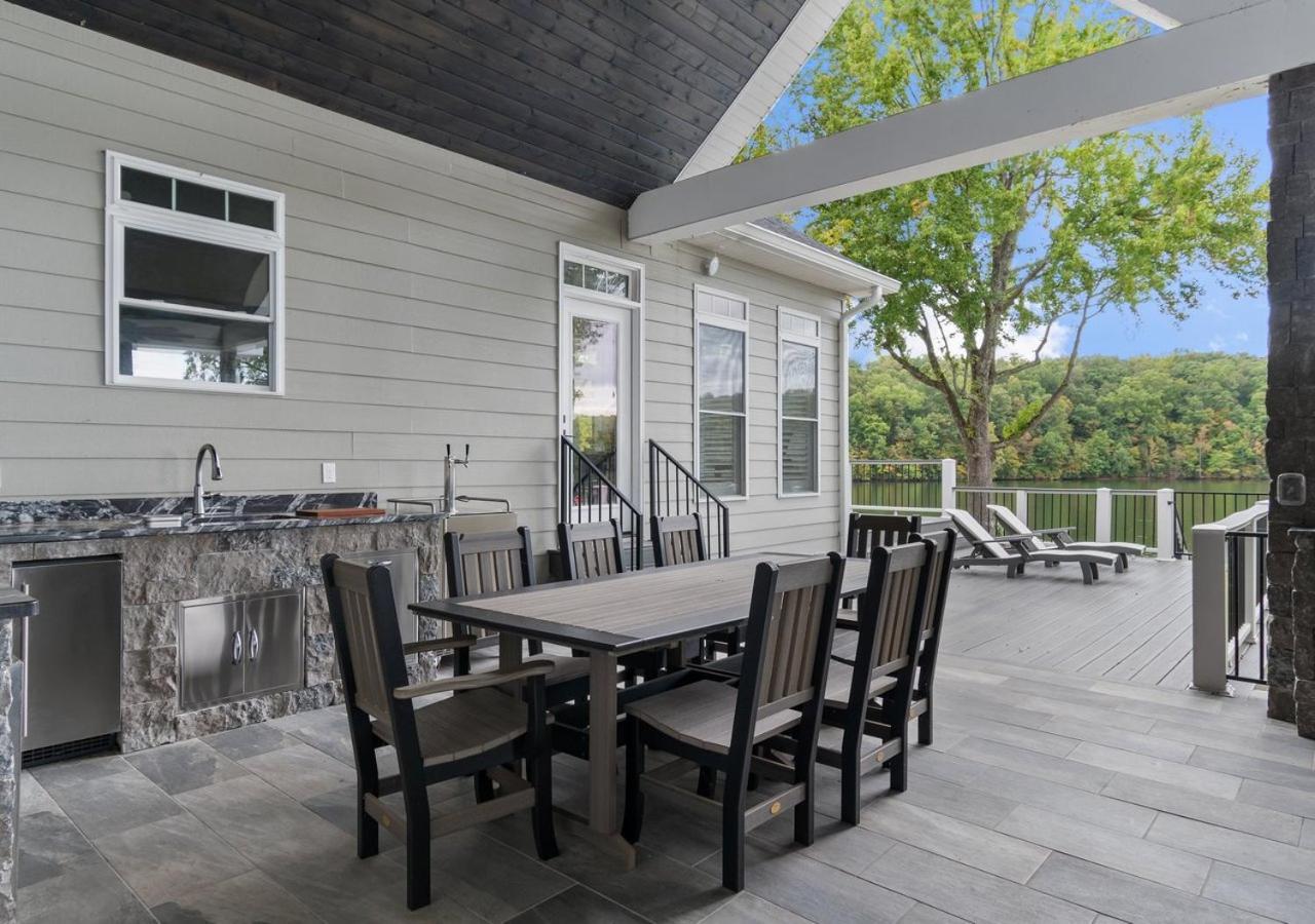 Rare Find Best Lot With Dock And Views On Lake Winchester Eksteriør billede
