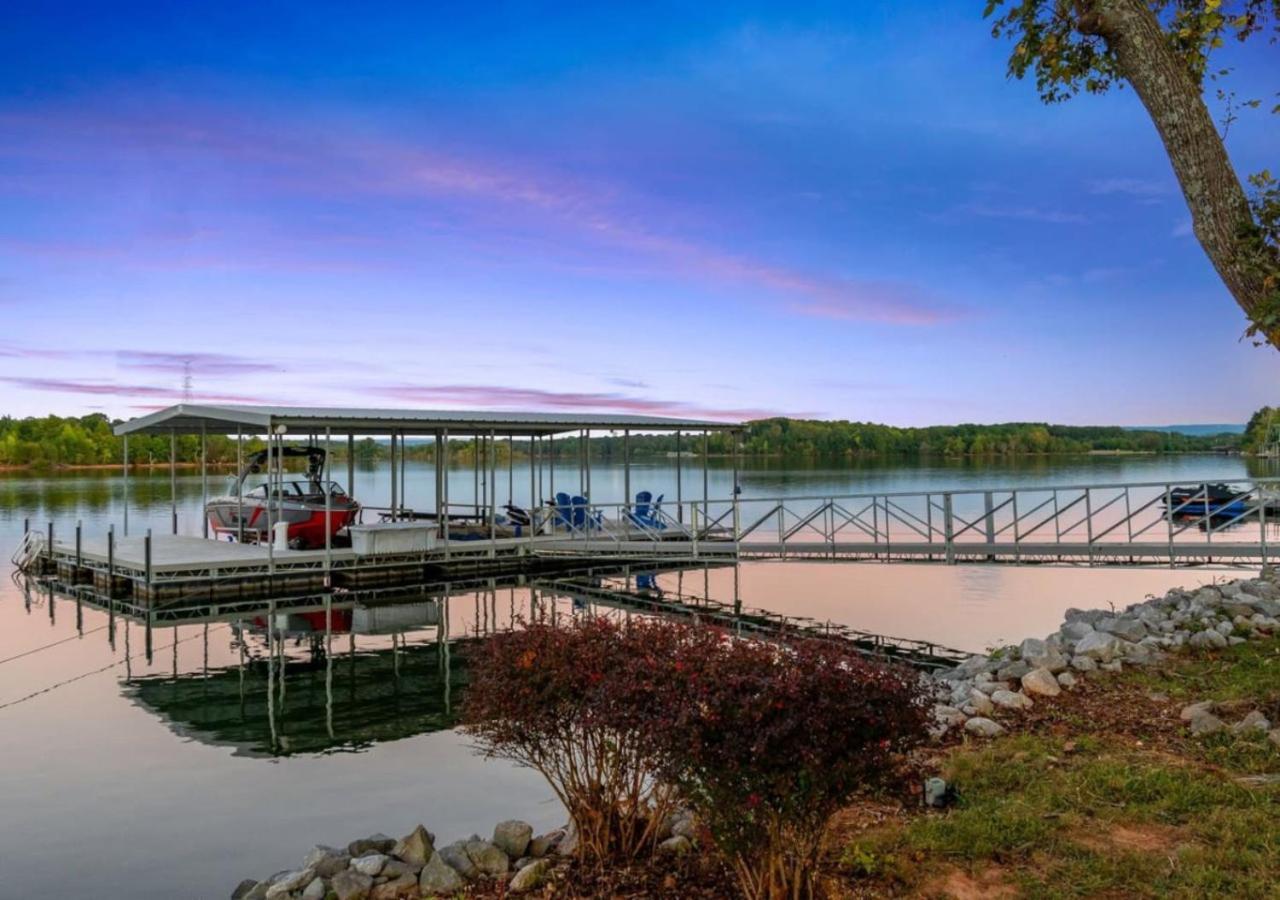Rare Find Best Lot With Dock And Views On Lake Winchester Eksteriør billede