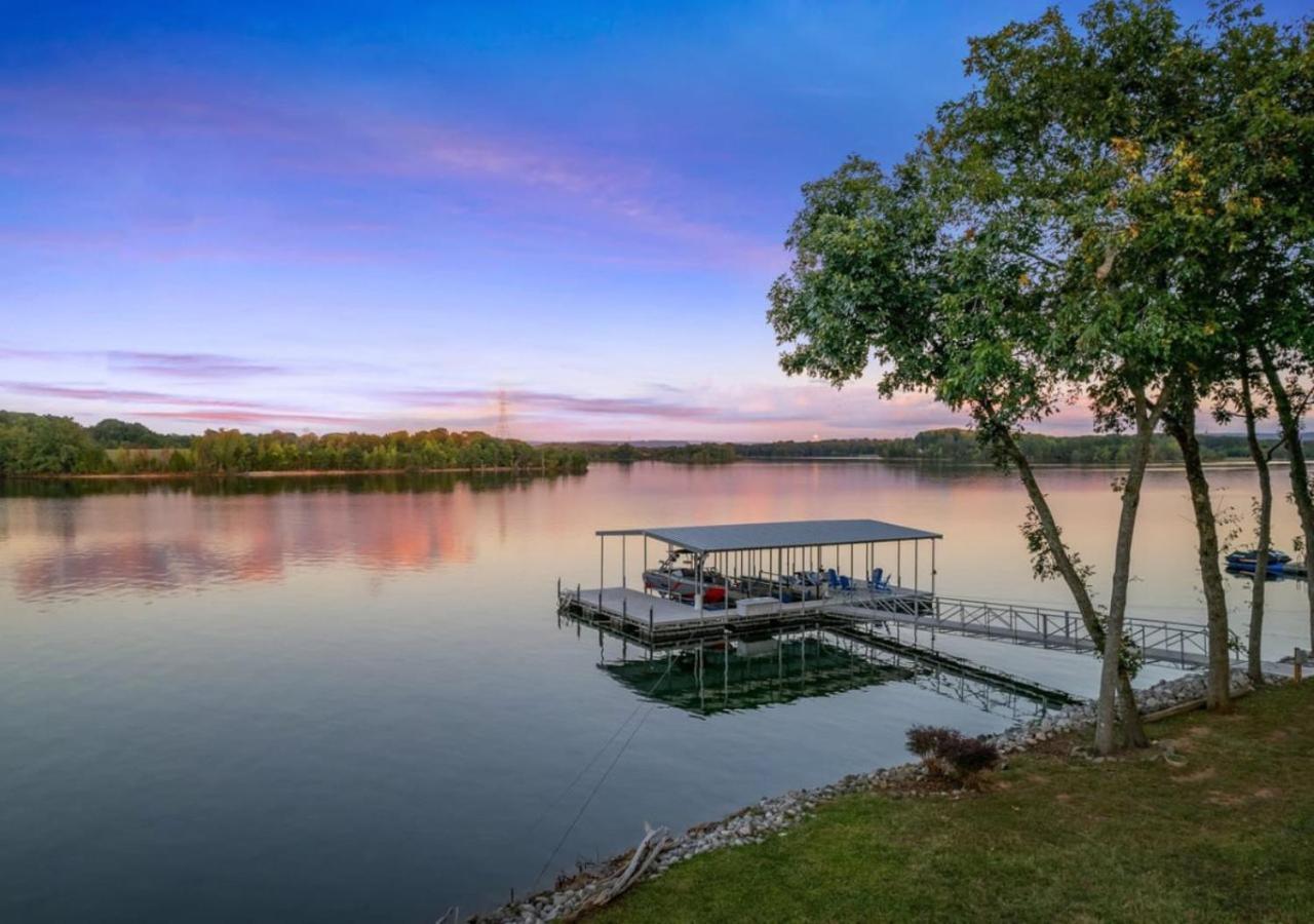 Rare Find Best Lot With Dock And Views On Lake Winchester Eksteriør billede