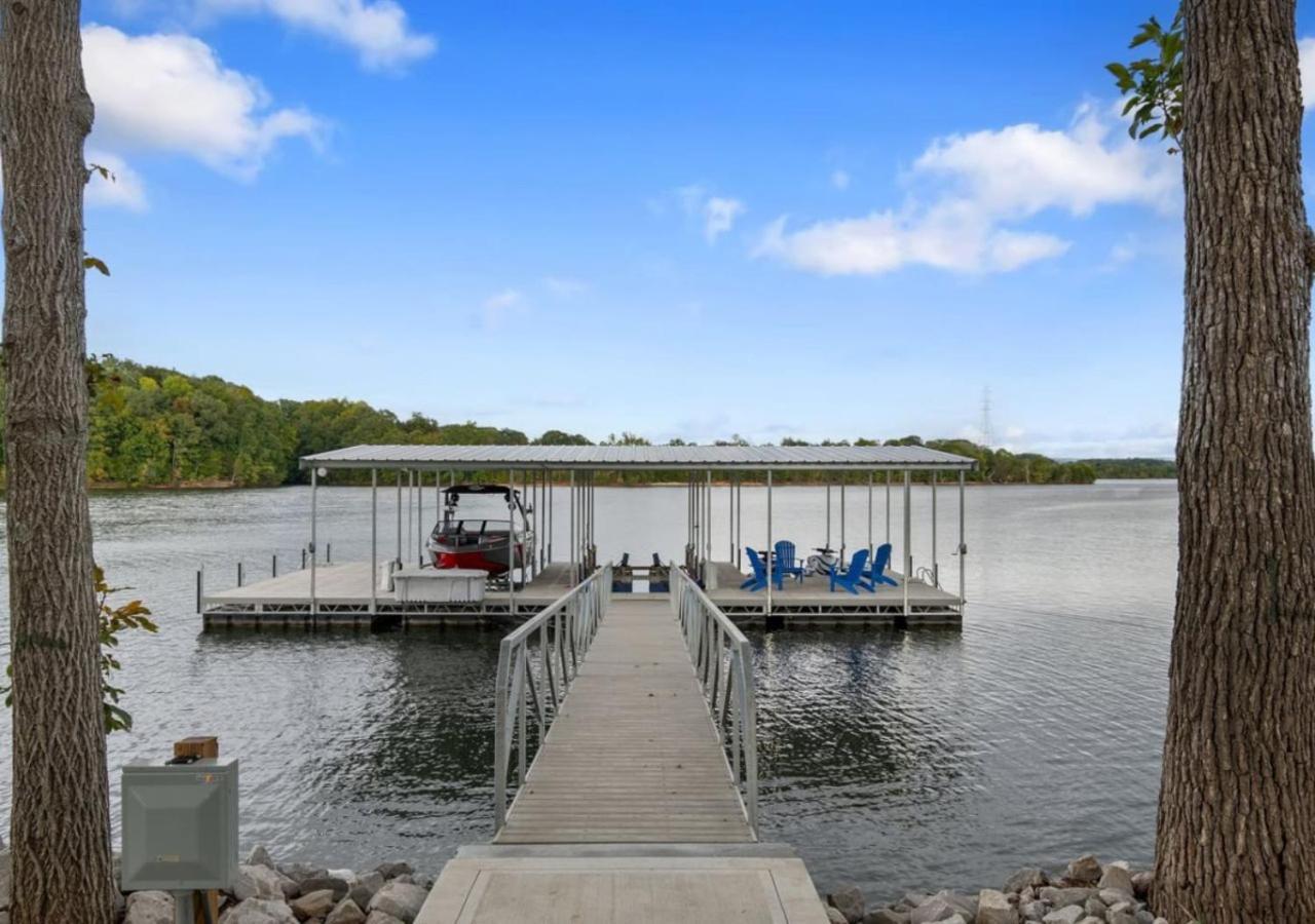 Rare Find Best Lot With Dock And Views On Lake Winchester Eksteriør billede