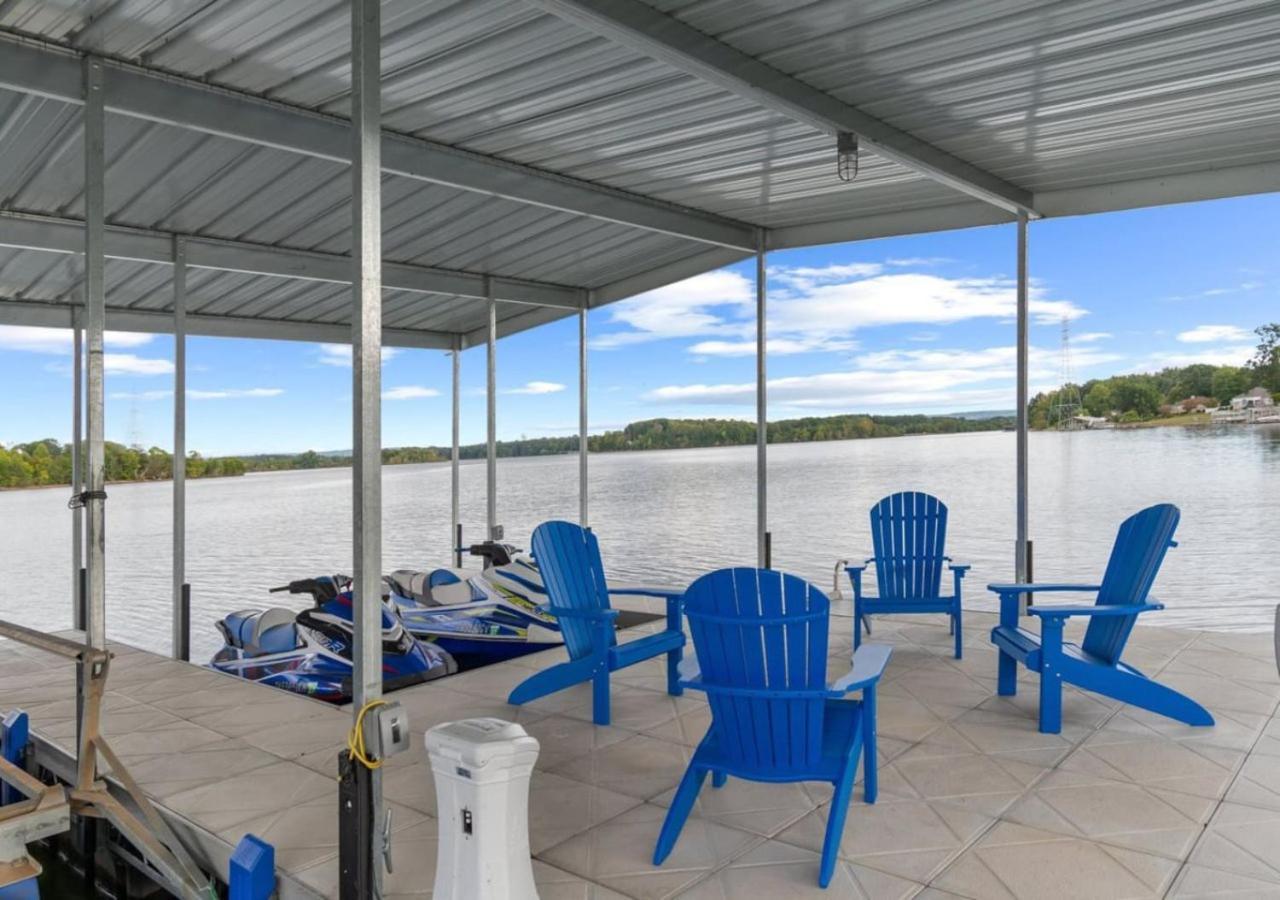 Rare Find Best Lot With Dock And Views On Lake Winchester Eksteriør billede
